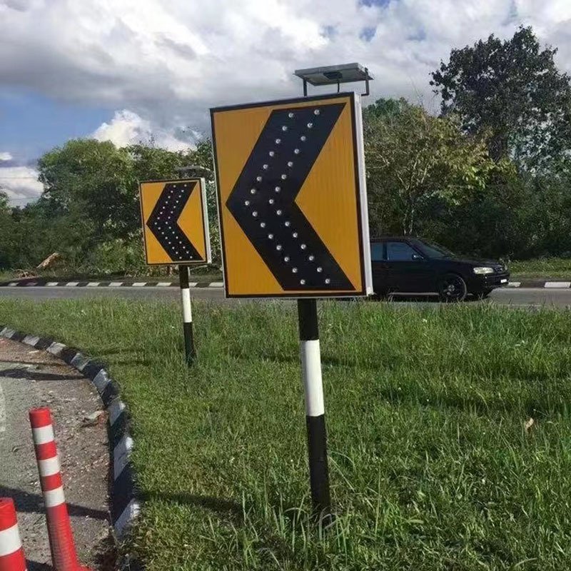 馬來西亞太陽能導(dǎo)向牌安裝案例1 (1)