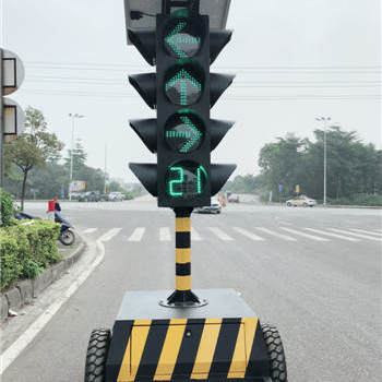 太陽(yáng)能拖掛式箭頭帶倒計(jì)時(shí)移動(dòng)信號(hào)燈4面4燈太陽(yáng)能移動(dòng)信號(hào)燈